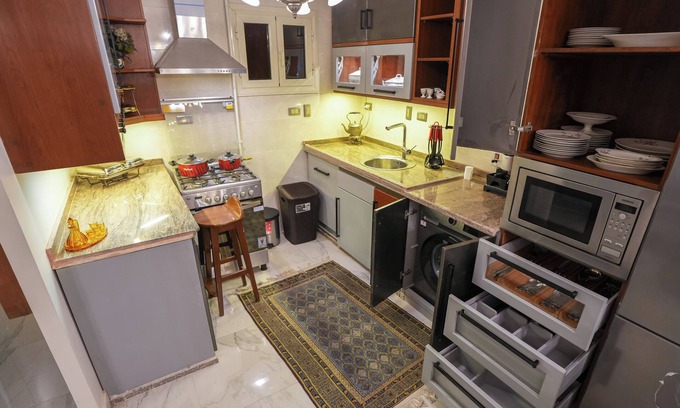 Oula Apartment | Vintage & Practical Flat-Walking distance- Nile