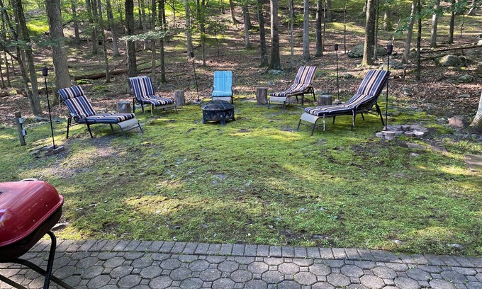 East Stroudsburg House | VIP All-Inclusive Pocono Getaway- Water Park + Casino 4BR, 2.5 Bath