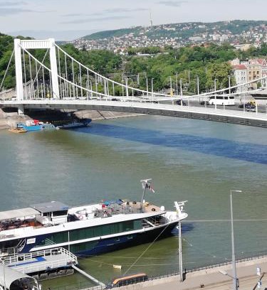 Inner City Budapest Apartment | VIP Residence Riverside 26