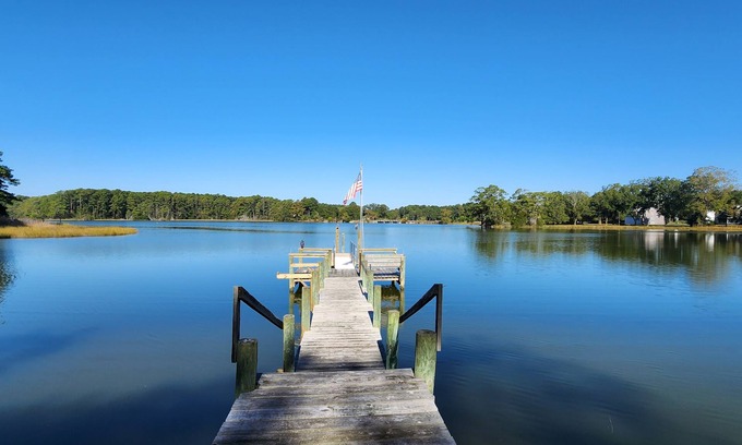 Davis Wharf House | Visit waterfront Camp Belle Haven now!