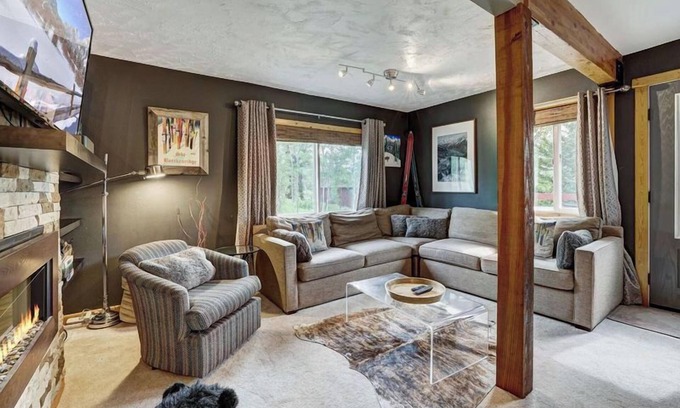 Breckenridge Cabin | Vista Blanca is an adorable cabin with breathtaking views of the mountains!