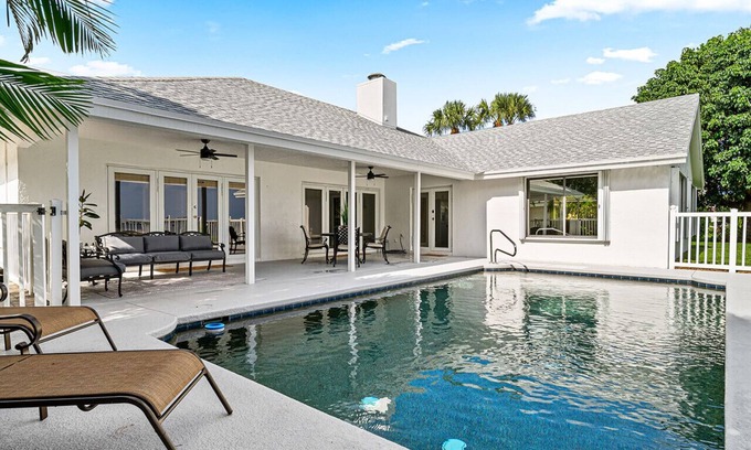 Palm Beach - West Palm Beach House | Vista Bonita - Private Pool, Fire Pit, Mins to DT