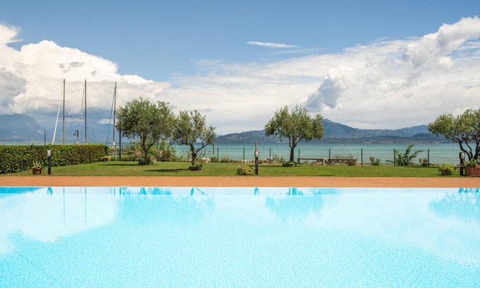 Lugana Apartment | VISTA Lake&Pool Sirmione new swimming pool Comfort, style, view of the lake