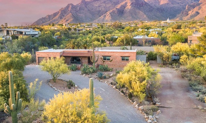 Vista De Las Candelas Estates House | Vista Velo has a Botanical Garden w Spa & Lap Pool