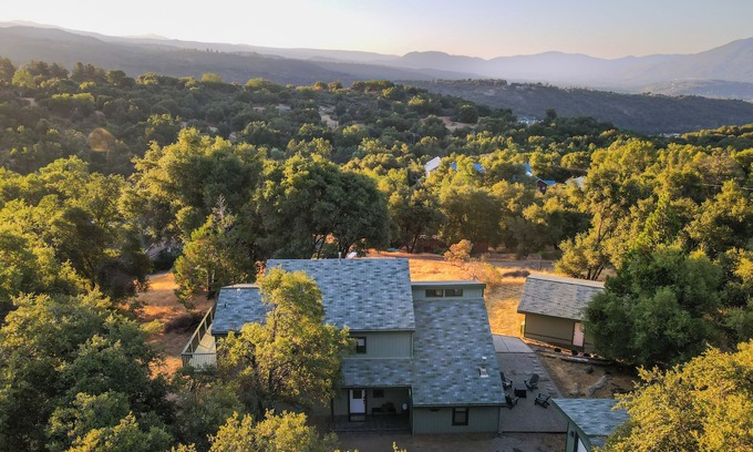 Ahwahnee Cabin | Vista Verde: Yosemite - Sleeps 12 - Game Room - Spa