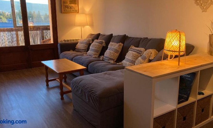 Llivia Apartment | Vistas Únicas a los Pirineos, para 7-8 personas!! Tensi Home Llivia