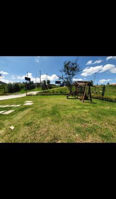 Ricaurte House | Vive un alojamiento privado, en una área tranquila con espacio verde