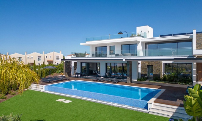 Mato Serrao Villa | Vivenda Boa Vida - Luxury villa, heated infinity pool, jacuzzi, 8 pax