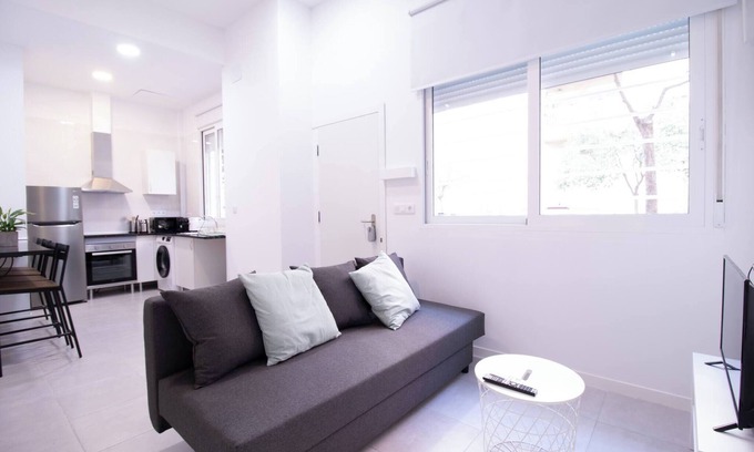 Trinitat Apartment | Viveros 2 by Concept Flats