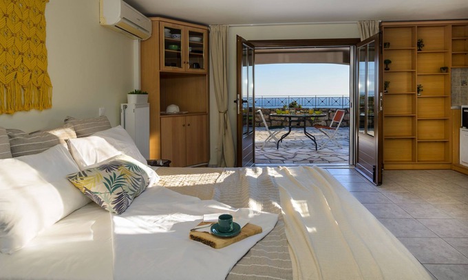 Ntomata Apartment | Vivian's Studio - Endless View, Ideal for couples.