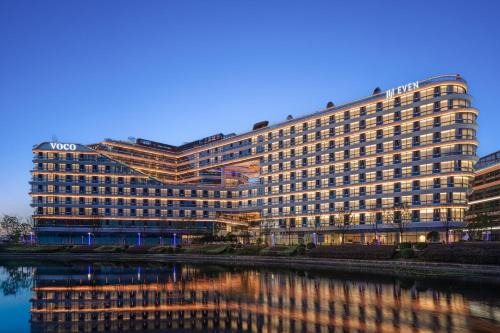 Minhang Hotel | voco Suites Shanghai Hongqiao CBD by IHG