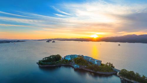 Chun'an Hotel | voco Thousand Island Lake by IHG