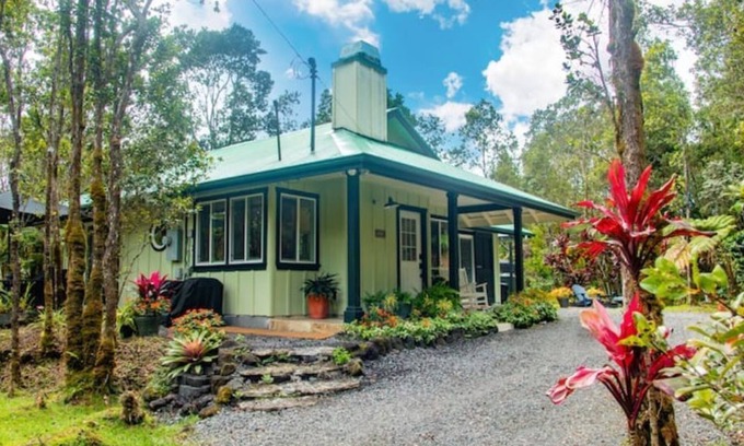 Royal Hawaiian Estates Cottage | Volcano Plantation Cottage Volcanoes National Park 2 bedroom 1 bath