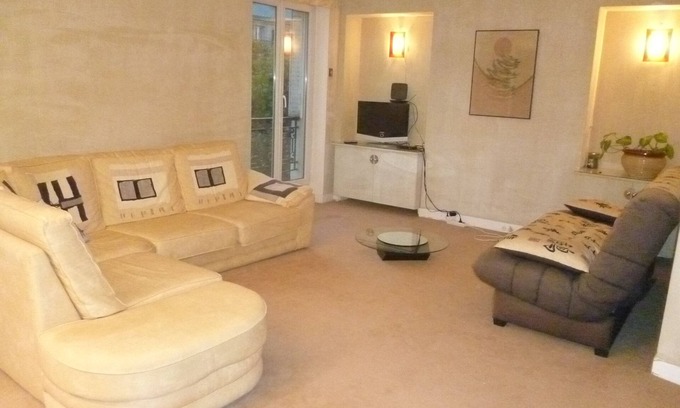 Quartier de la Roquette Apartment | Voltaire. 62m2 apartment with parking.