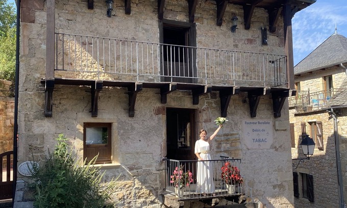 Muret-le-Chateau House | Votre Séjour en Aveyron : Maison de Caractère au Pied D'un Château Médiéval