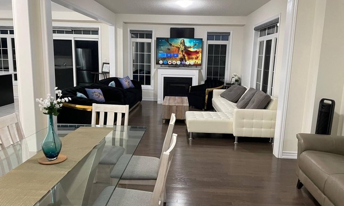 Brampton House | VRBO 6 Bedroom 3.5 Bath Awesome Corner Property for SHORT TERM RENTAL