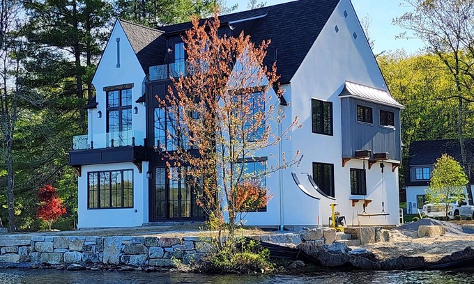 Winchendon Cottage | VRBO Top 10 - Copley's Lakefront Cottage and Guest House on its own Peninsula