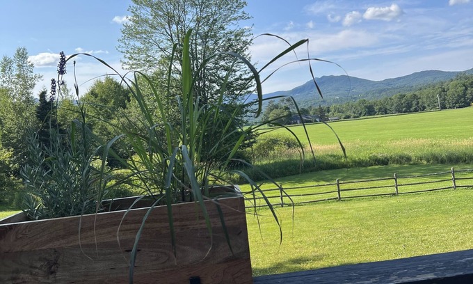 Stowe Area House | VT Chique Townhouse, Walk to Rec Path, Breweries & Restaurants 10 min to Resort.