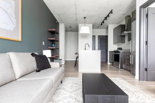 West Loop Apartment | W Loop 1BR w Pool Gym nr Fulton Mkt CHI-298