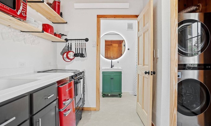 Rapid City Apartment | W St. Louis · Guest Suite-Hot Tub-Close to Town