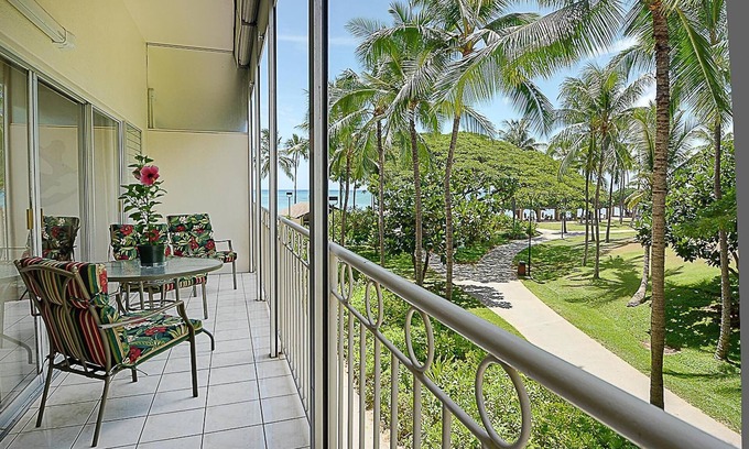 Waikiki Condo | Waikiki Shore 1 bedroom with large lanai on Waikiki Beach - free parking & WiFi