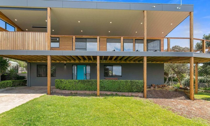 Smiths Beach House | Waikiki Views - sleeps 16