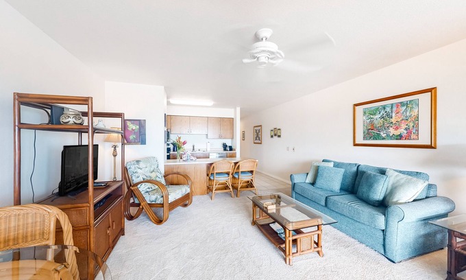 Wailua House Lots House | Wailua Bay View condo near surf & sand with pool, ocean views & W/D