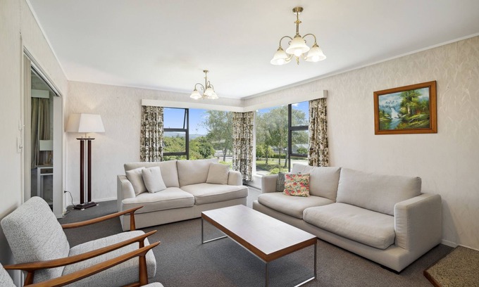 Lynmore House | Waitawa Bach - Rotorua Holiday Home