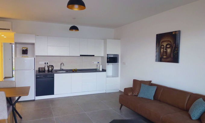 Kucukerenkoy Apartment | Wake Up by the Sea · Oceanfront Garden Retreat with Pool