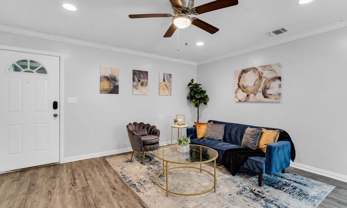 South Arlington Apartment | Walk 2 AT&T