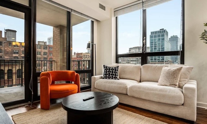 Killgubbin Apartment | Walk Everywhere! 5 mins to Magnificent Mile, River