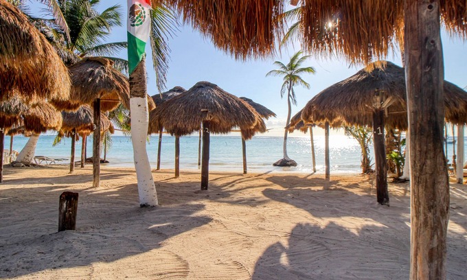 Majahual Condo | Walk-out apartment with plunge pool, private patio, and WiFi - near beach