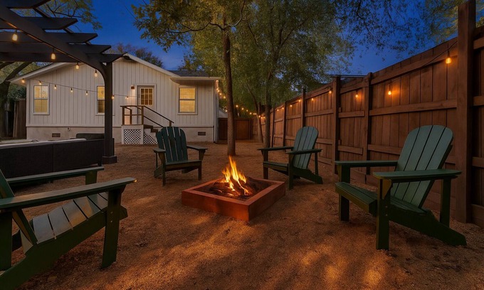 Dawson House | Walk to ACL-1 block-5min Zilker Home-Soco, Walkable !