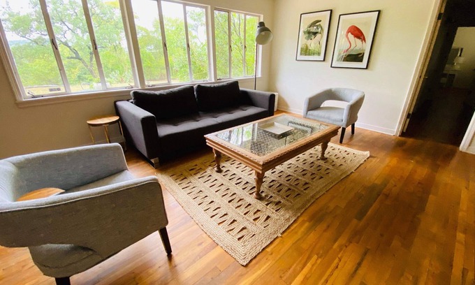 Bluffington House | WALK TO ACL FEST - Sleeps10 with Hilltop Privacy