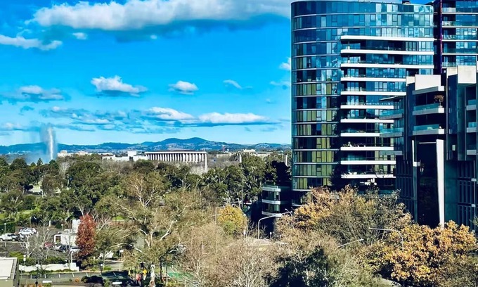 City West Apartment | Walk to ANU - Exclusive apartment with secure parking, gym, pool and sauna.