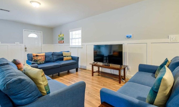 Atlantic Beach House | Walk to Atlantic Beach Family Gem with Fenced Yard
