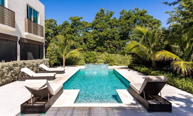 Long Bay House | Walk To Beach & Shops! Beautiful Patio/Pool-CV41-2