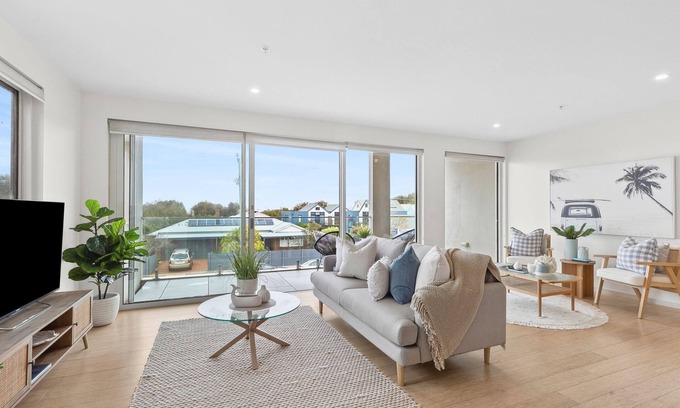 Ocean Grove Apartment | Walk to Beach and shops, Spacious, Ocean Views
