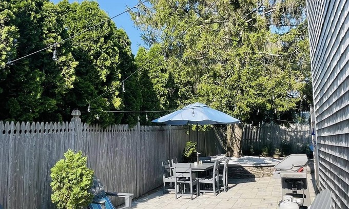 Newport East House | Walk to beach! Great large outdoor patio. Still booking fall 2025!