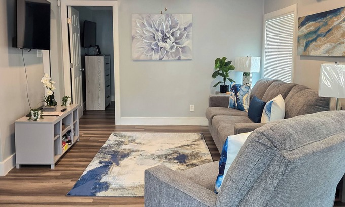 Buckroe Beach Cottage | Walk to Beach: Hampton Home w/Grill!