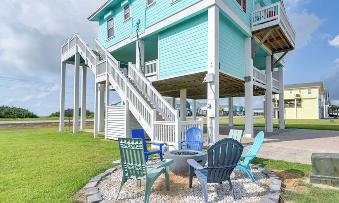 Port Bolivar House | Walk to Beach: Home w/Hot Tub & Deck in Gilchrist