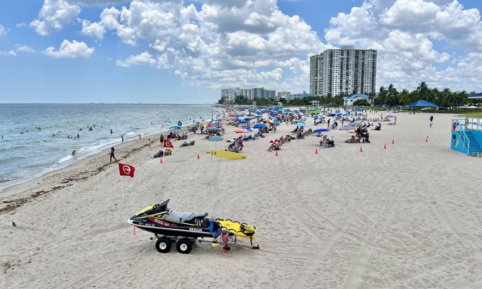 Cypress Point Apartment | Walk to beach in 3 minutes and enjoy beautiful Pompano Pier and Beach area.