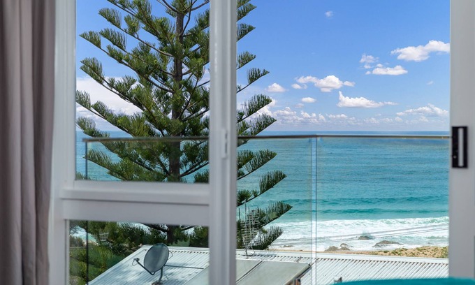 Malua Bay House | Walk to Beach, Ocean Views & WiFi | Magnificent Malua Views