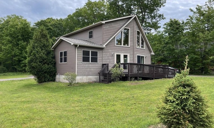 Hawley House | Walk to Beach on Wallenpaupack!