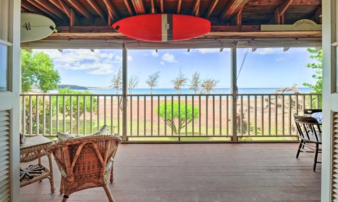 Maunaloa House | Walk to Beach Paniolo Hale Townhome with Ocean View