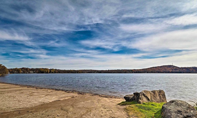 Pocono Lake Cabin | Walk to Beach: Pocono Lake Cabin w/Pool Access!