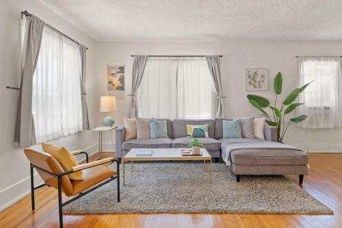 Belmont Heights House | Walk To Beach Restaurants - 5 Guests