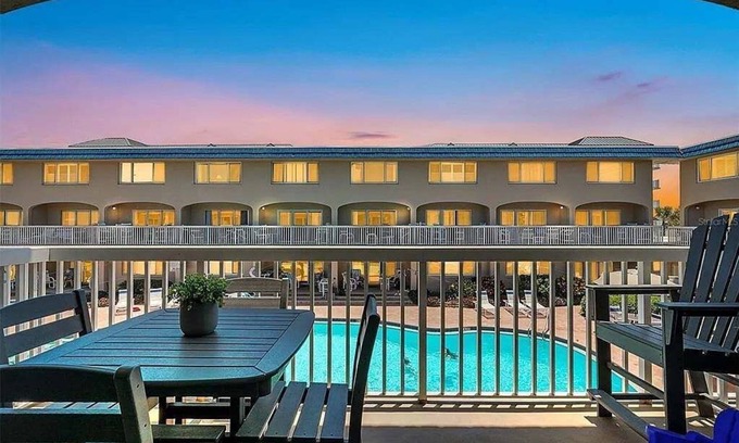 Collins Condo | Walk to Beach, Pool & Flagler! Relaxed Condo w/Balcony & Full Kitchen