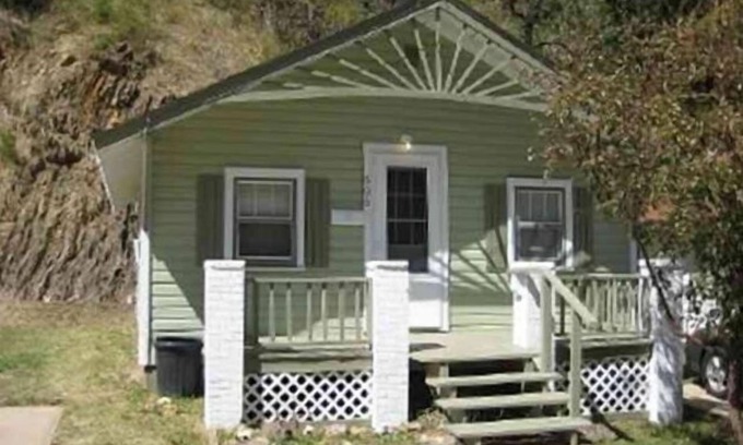 Deadwood House | Walk to Center of Main Street Deadwood!