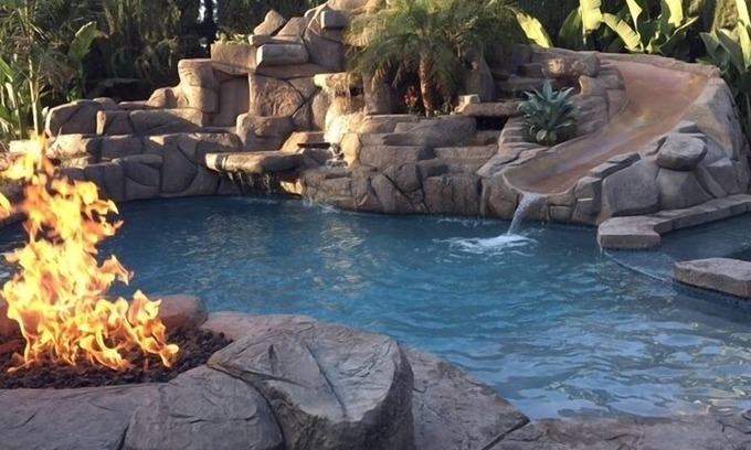 Hermosa Village House | WALK TO DISNEY! SALT POOL W/25 FOOT SLIDE & SPA-Fully Remodeled & Themed